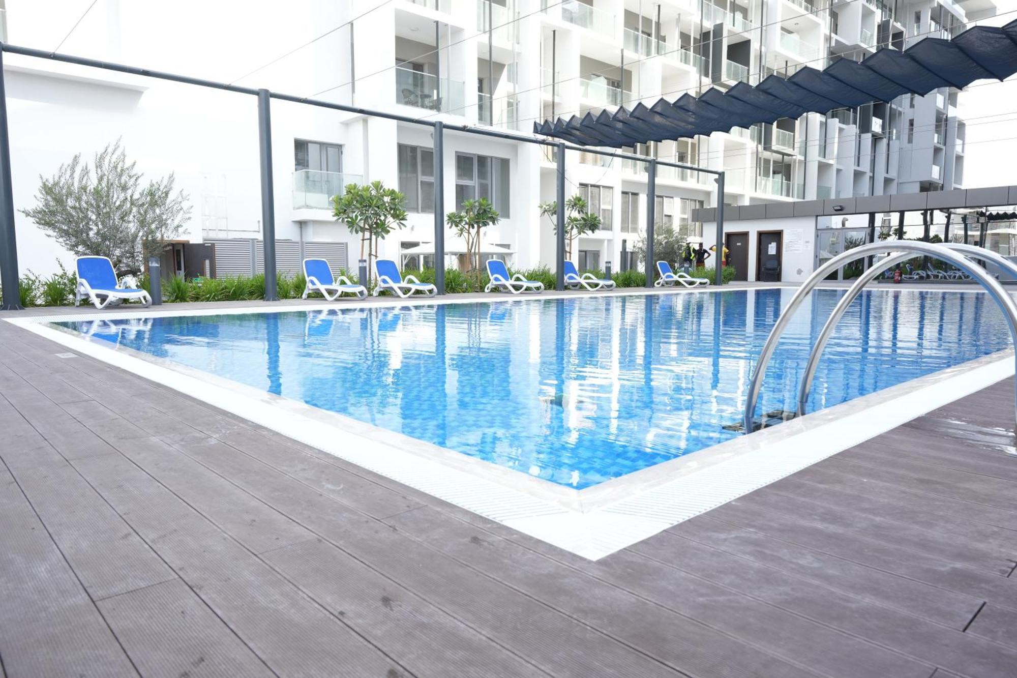 דירות אבו דאבי Poolside Charm מראה חיצוני תמונה
